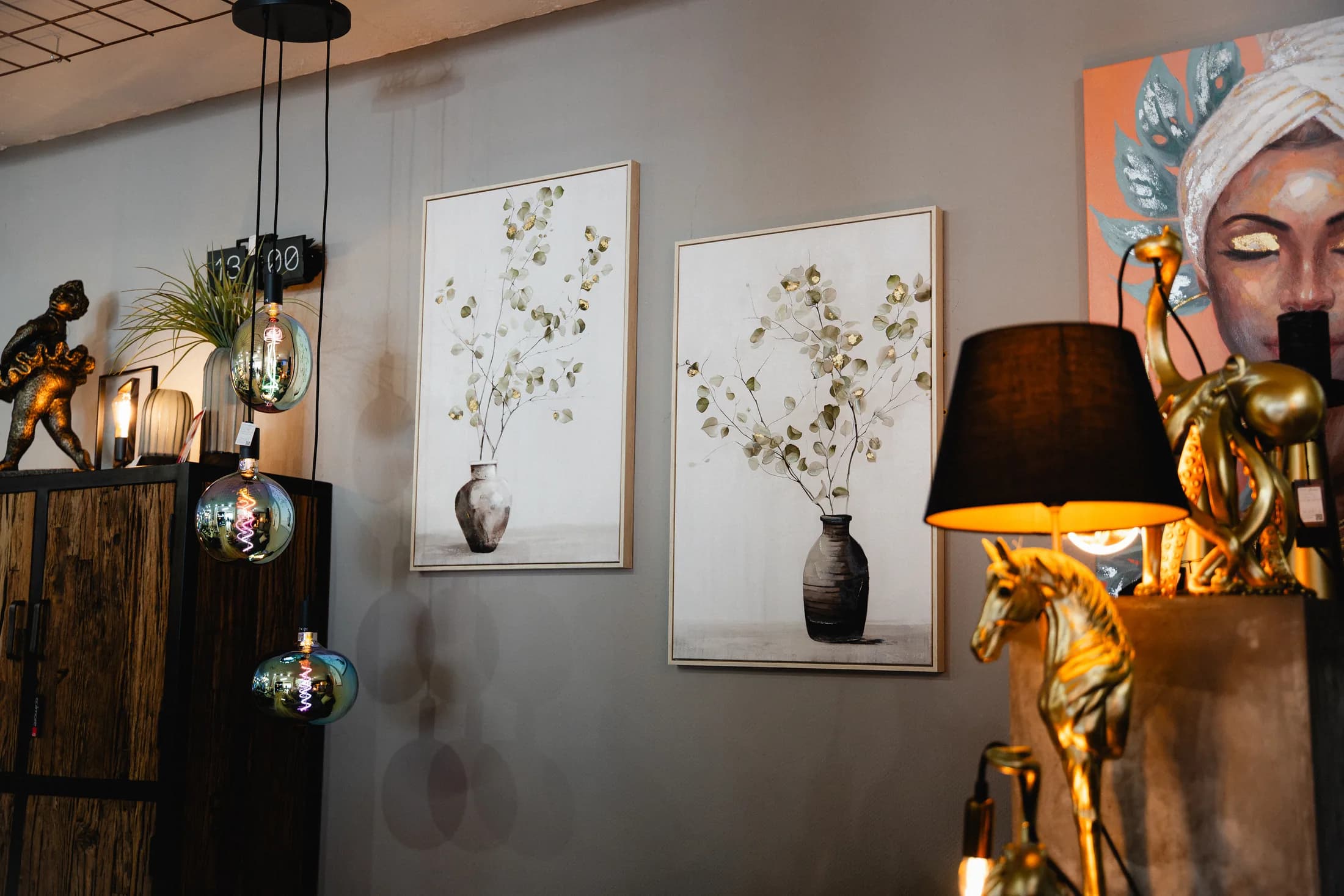 Bilder, Leuchten und Wohnaccessoires in der WOHNRoom²-Ausstellung in Soest